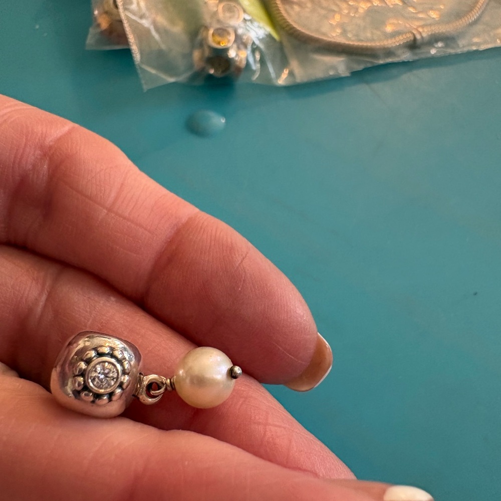 PANDORA PEARL OF WISDOM DANGLE CLIP - Picture 16 of 16
